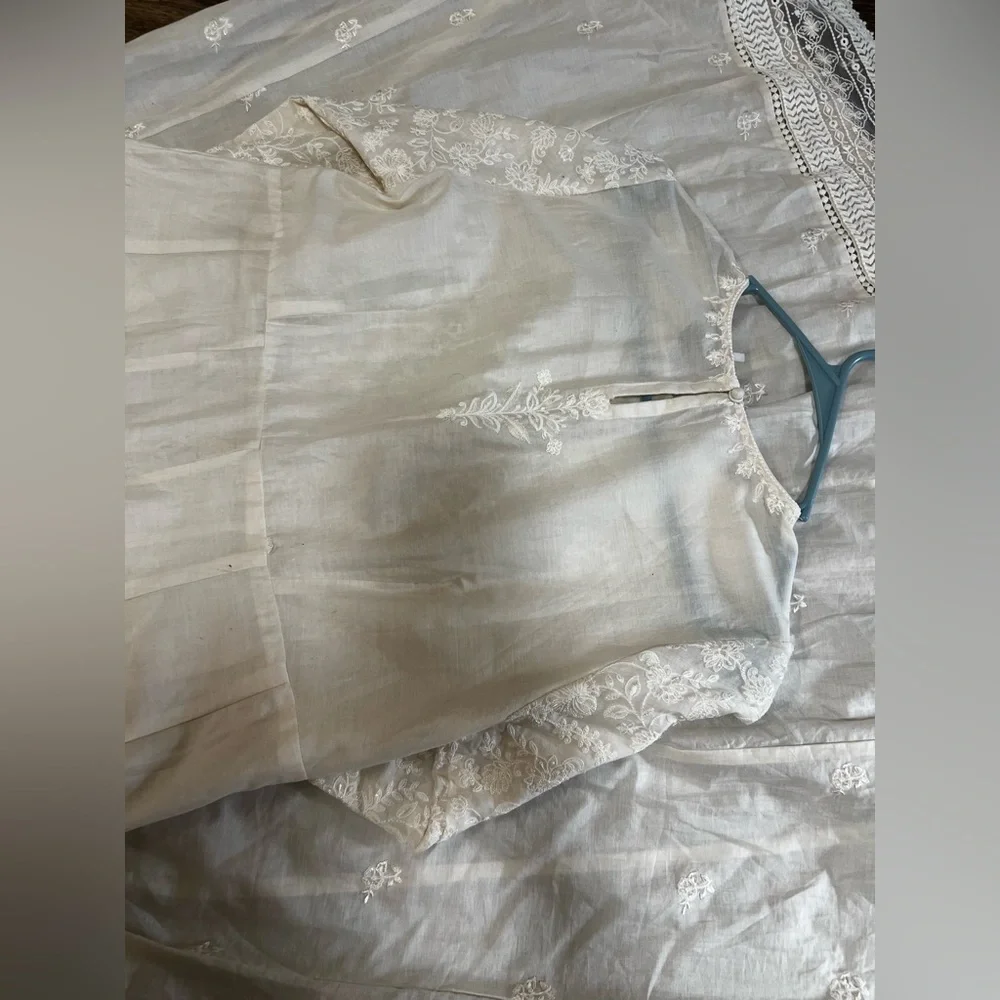 Elegant White Ethnc brand Pakistani Indian dress - Picture 5 of 9